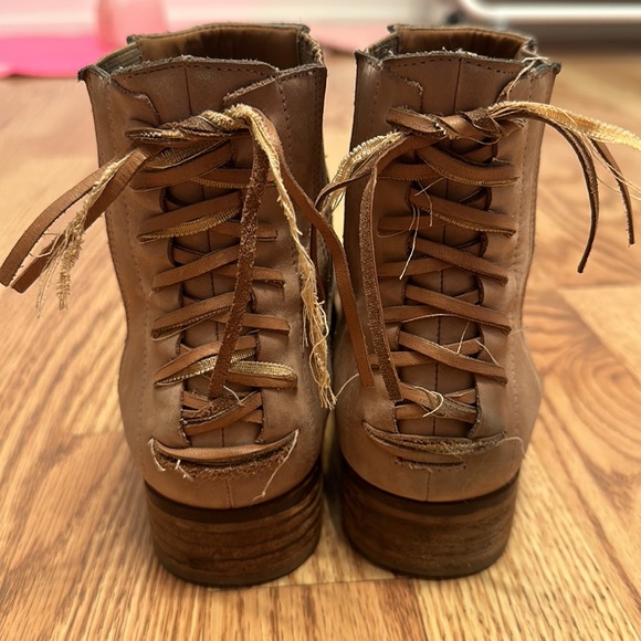 Aldo Tan Chelsea Booties with Lace Back (8.5) - Picture 4 of 8